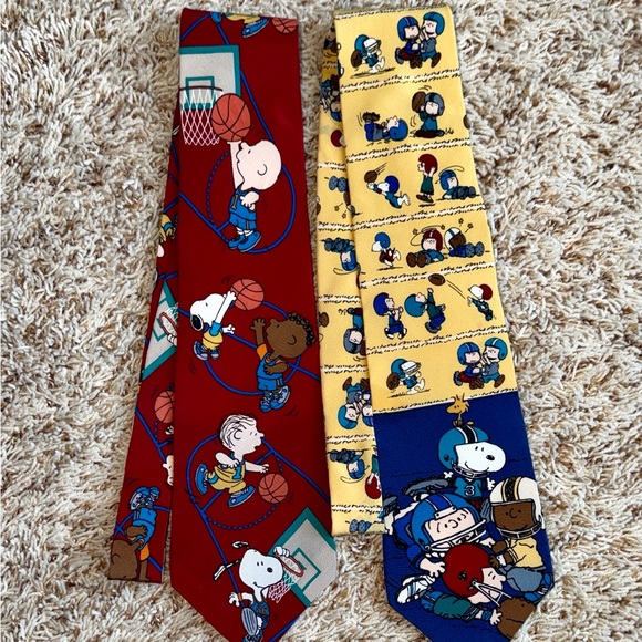 Peanuts Other - Peanuts Accessories Snoopy Basketball/Soccer Tie